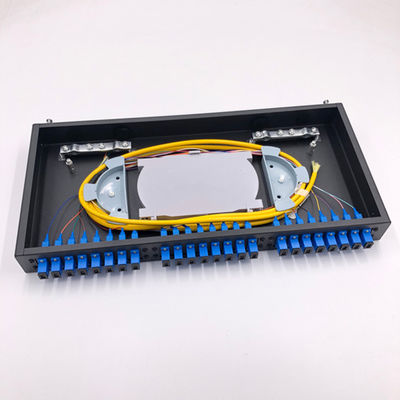 SC LC de la base de la fibra óptica 19&quot; 24 del panel de remiendo del soporte de estante 1U con las bandejas del empalme