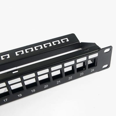 El panel de remiendo portuario RJ45 24 sin blindaje en blanco 1U del panel de remiendo de la red