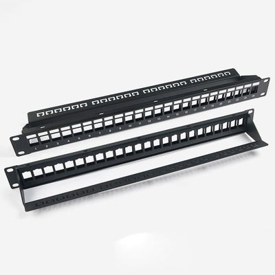 El panel de remiendo portuario RJ45 24 sin blindaje en blanco 1U del panel de remiendo de la red